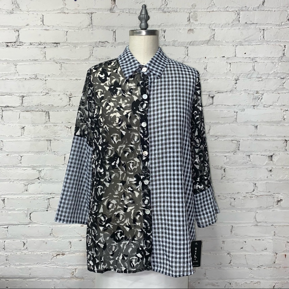2428 Yushi Split Button-Down Tunic - Black/White